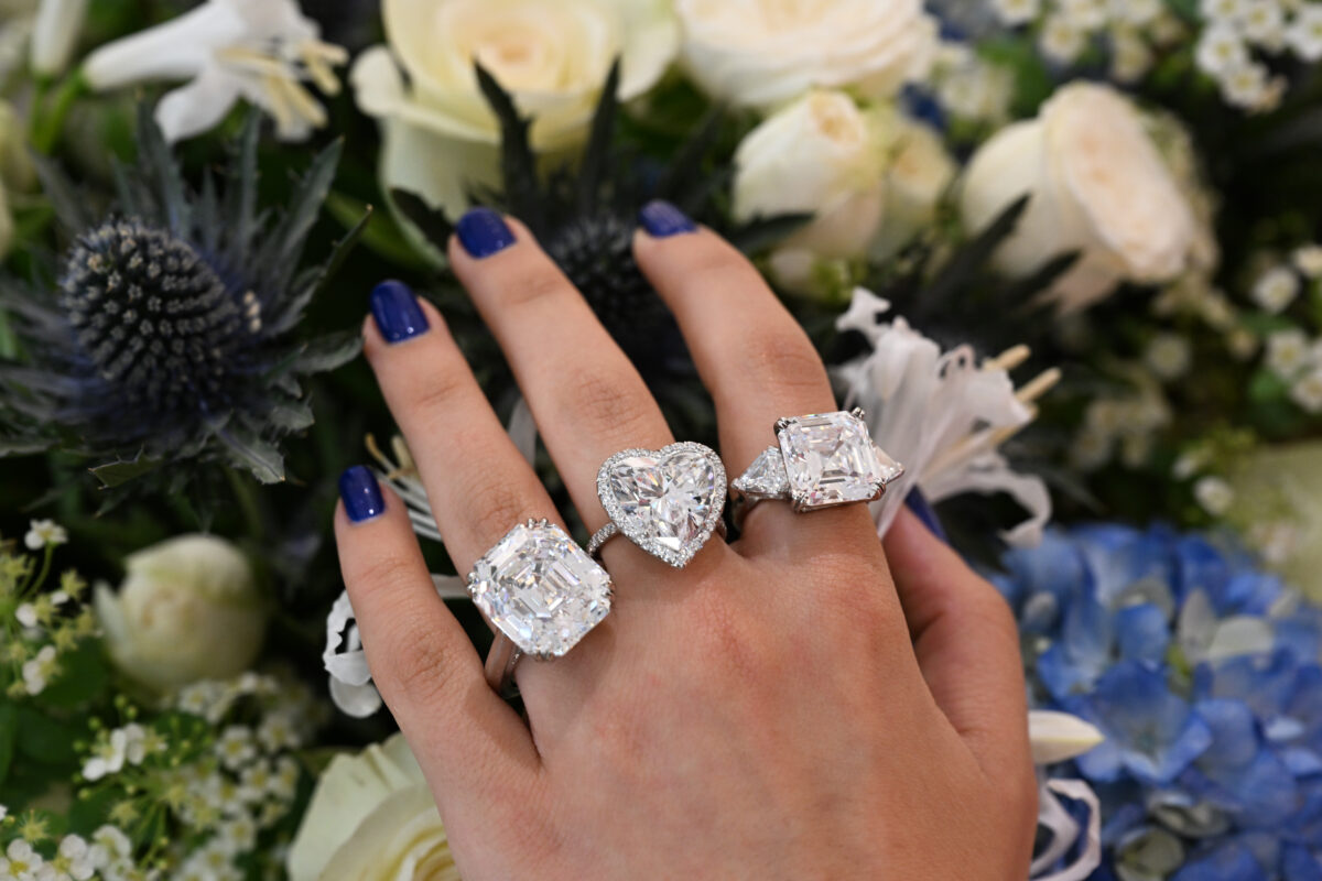 The brilliance of diamond rings in images