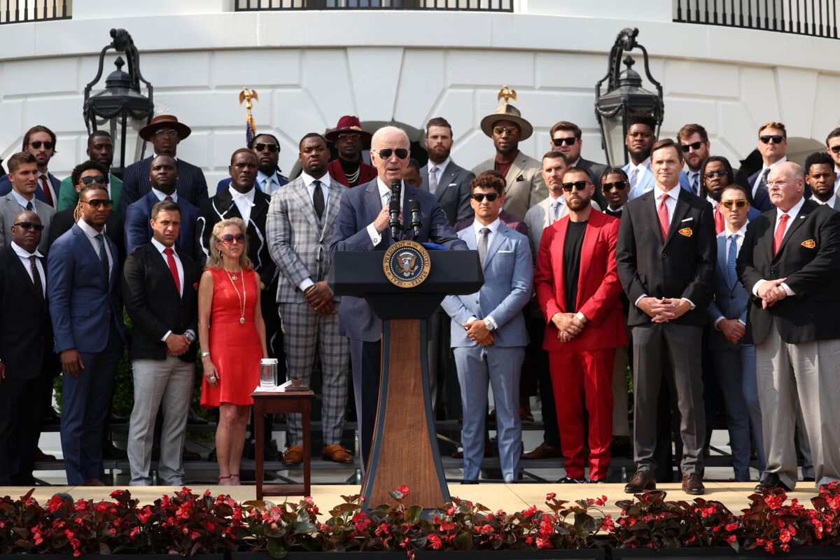 Eric Bieniemy joins the Chiefs at White House to celebrate Super Bowl win