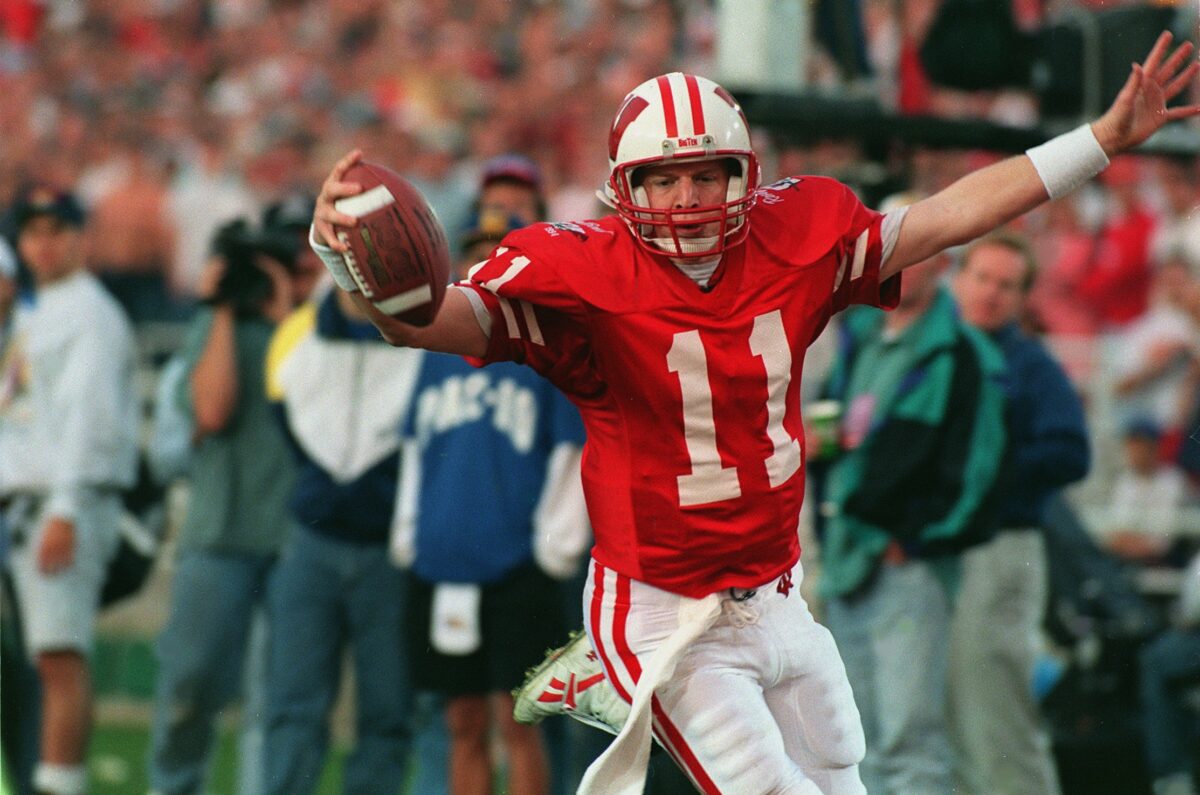 Badger Countdown: All-time leading passer starts UW career in 92′