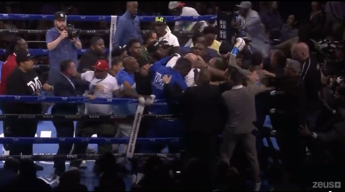 Video: Floyd Mayweather vs. John Gotti III ends in mayhem after disqualification