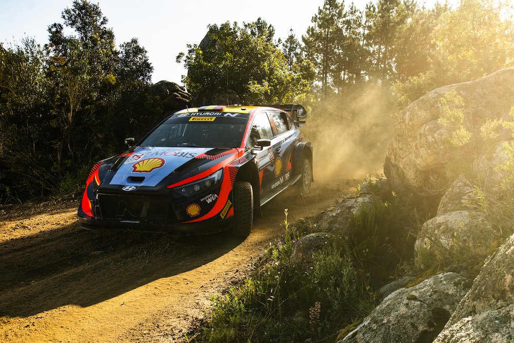 WRC Rally Sardinia: Neuville seizes lead after chaotic Saturday