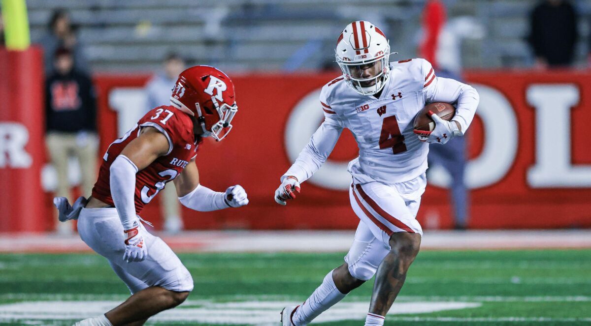 Wisconsin wide receiver enters the transfer portal
