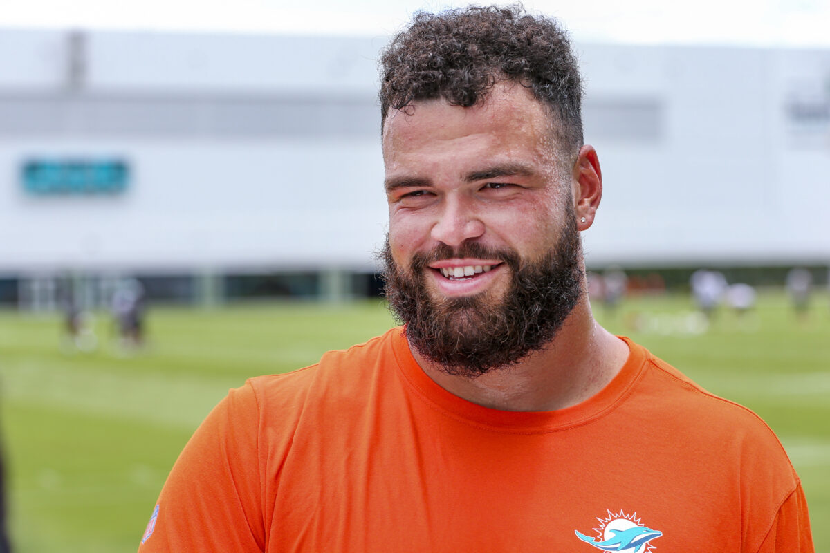 Former Longhorn Connor Williams to hold out of Dolphins minicamp