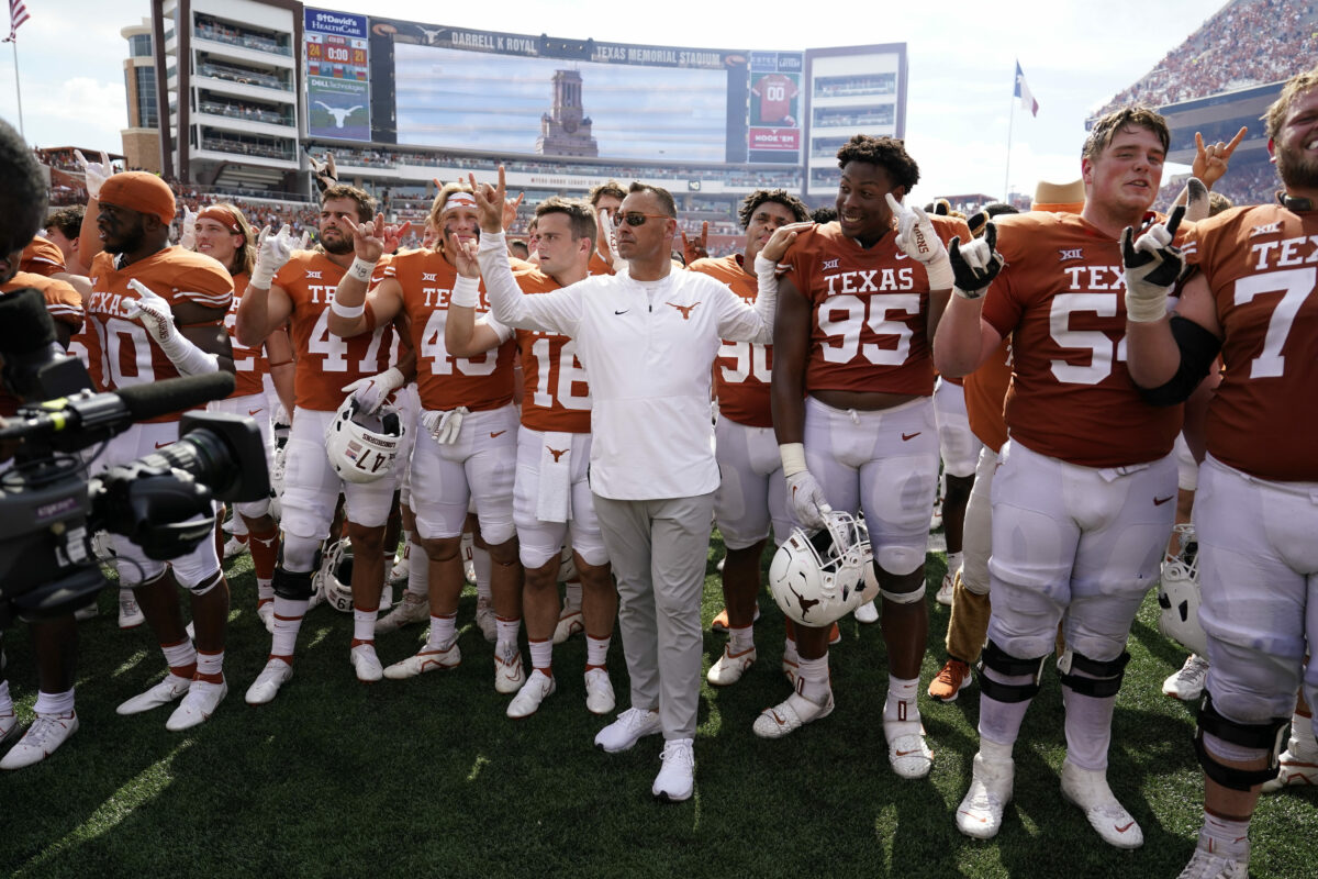 LOOK: Steve Sarkisian poses with five-star OT target Brandon Baker