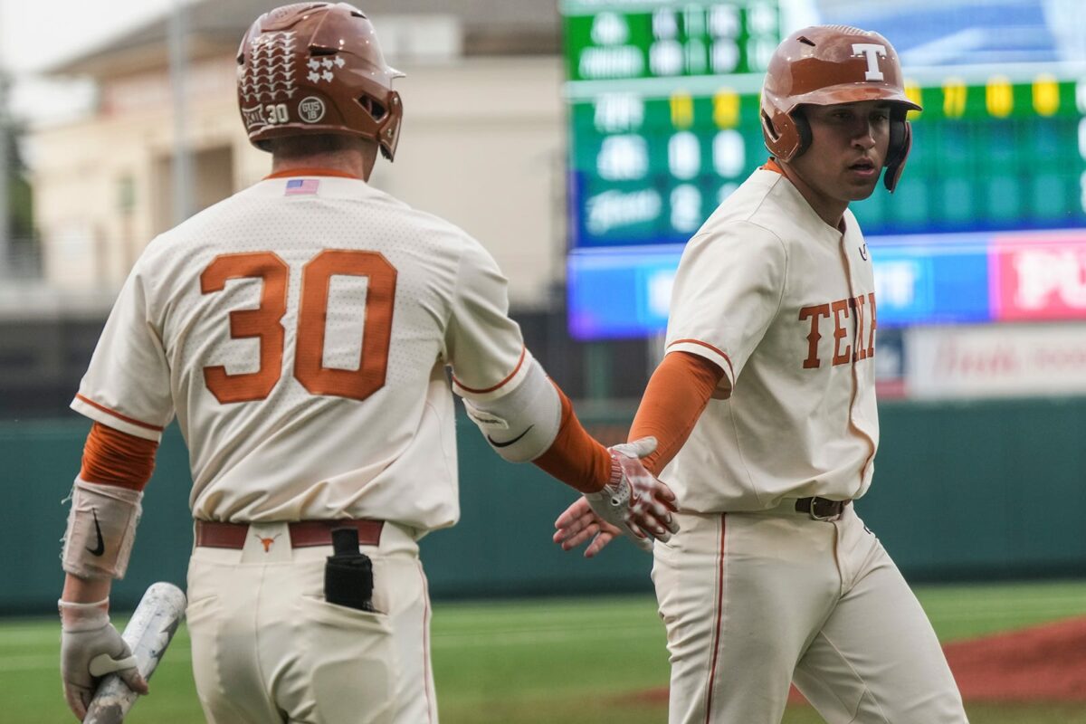 Texas uses 9th inning comeback to beat Stanford, 7-5