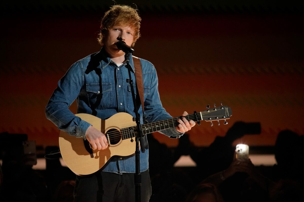 WATCH: Ed Sheeran wearing Commanders jersey at FedEx Field concert