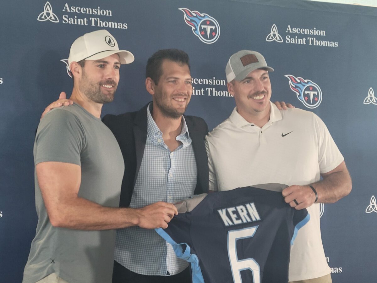 Watch: Current, former Titans congratulate Brett Kern on retirement