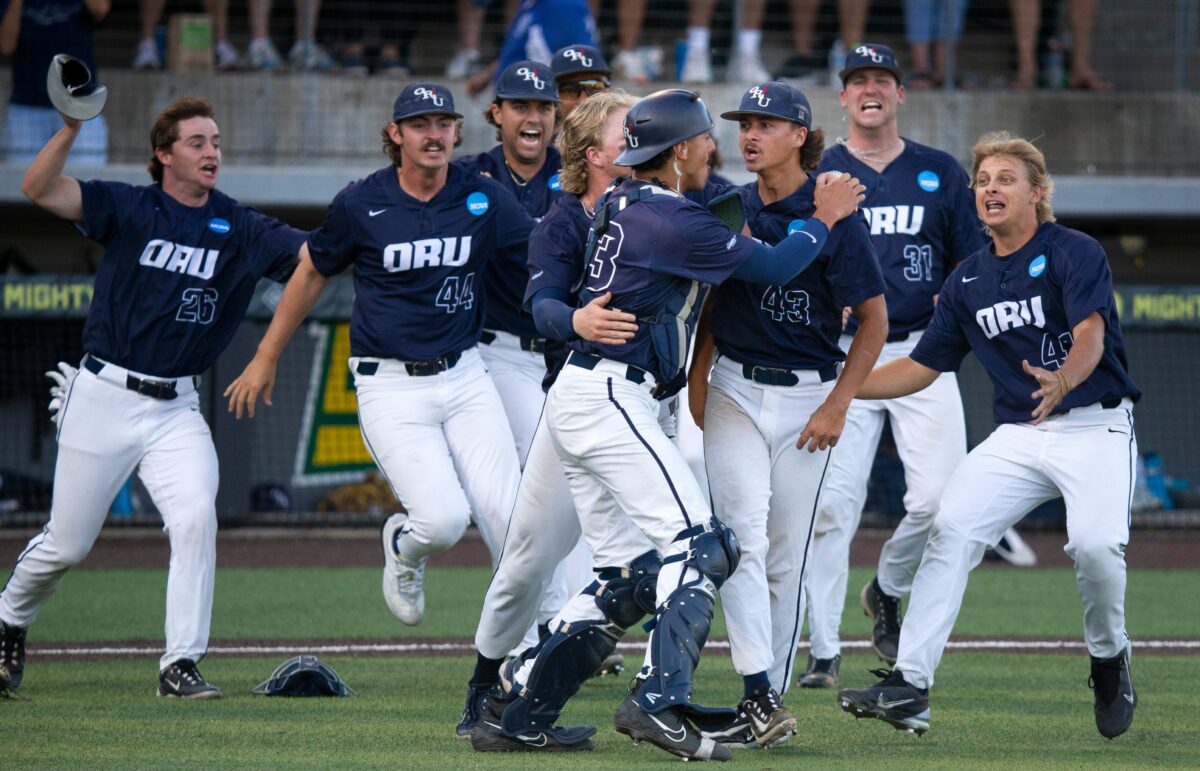 Oral Roberts denies Oregon its trip to Omaha with Game 3 victory