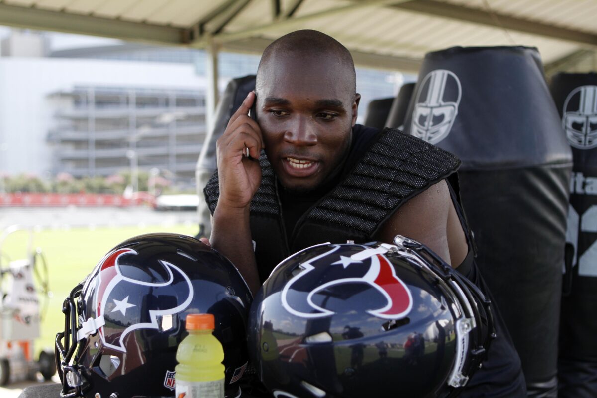Texans DE Jerry Hughes lays out how DeMeco Ryans relates as a former player
