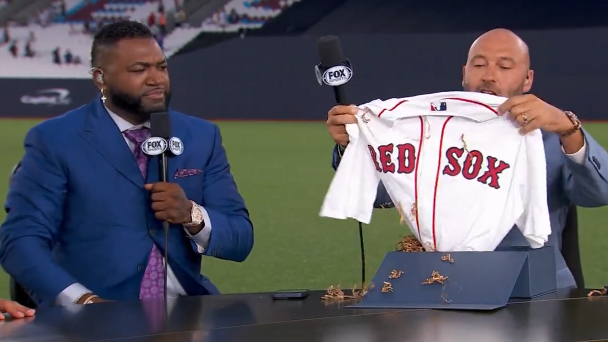 David Ortiz pranked Derek Jeter with a custom Red Sox jersey to welcome him to FOX Sports