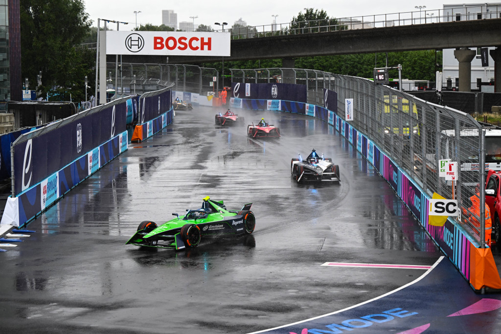 Cassidy masters the wet to win second London E-Prix