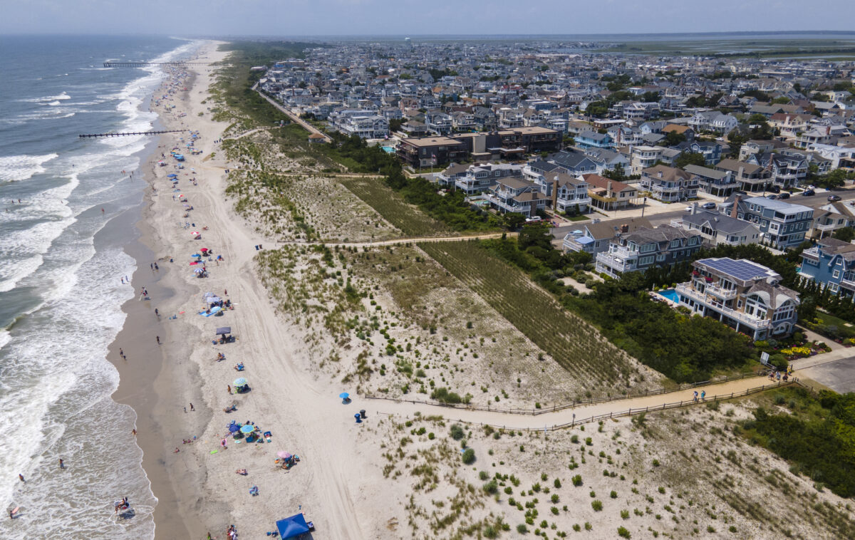 Rutgers football is flying a hilarious advertisement over the Jersey shore