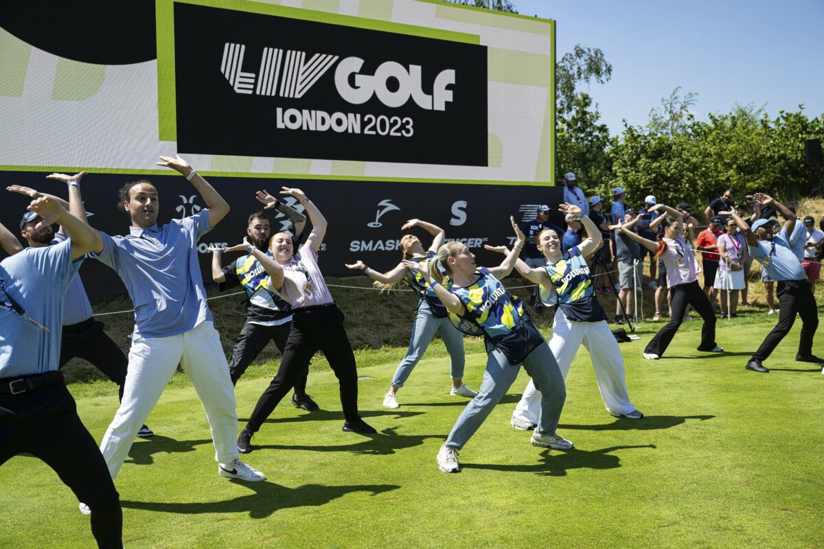 A cringey LIV Golf flash mob inspired some hysterical memes