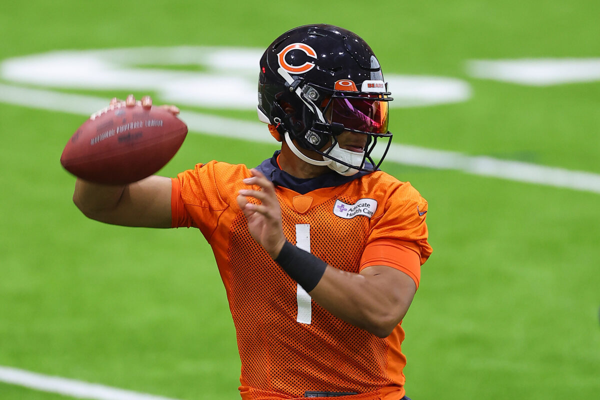 Justin Fields plans on breaking the Bears’ 4,000 passing yards drought