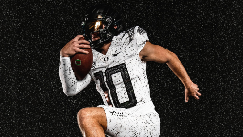 Bo Nix describes process of choosing uniforms each week for Ducks