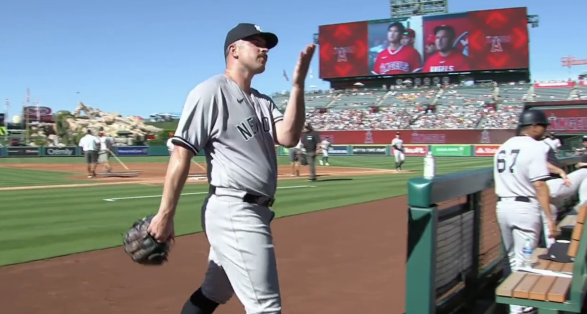 Carlos Rodon blew a kiss to Yankees fans in the stands after giving up 4 runs in first 2 innings