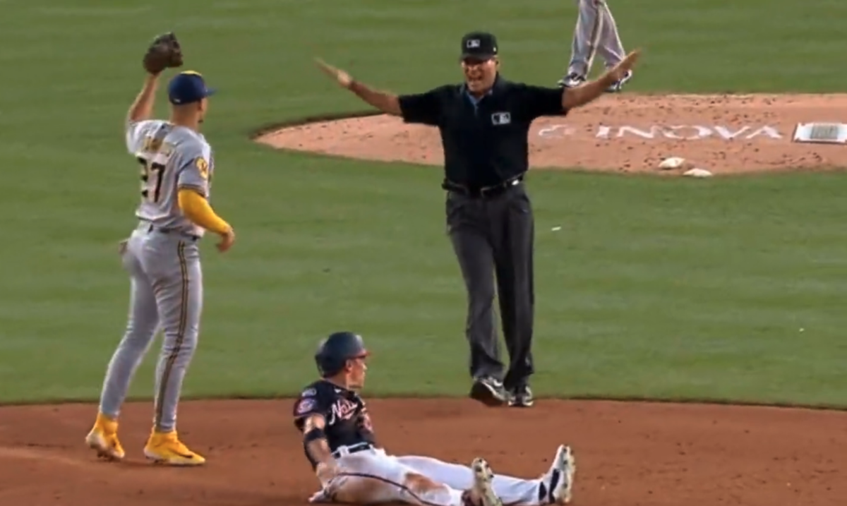 Ángel Hernández botched an easy stolen base out and MLB fans ripped his terrible call