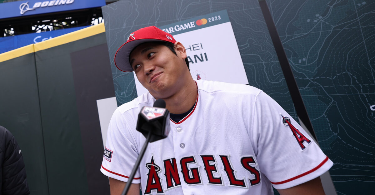 Shohei Ohtani gave Mariners fans hope when he playfully shrugged to a question about signing with Seattle