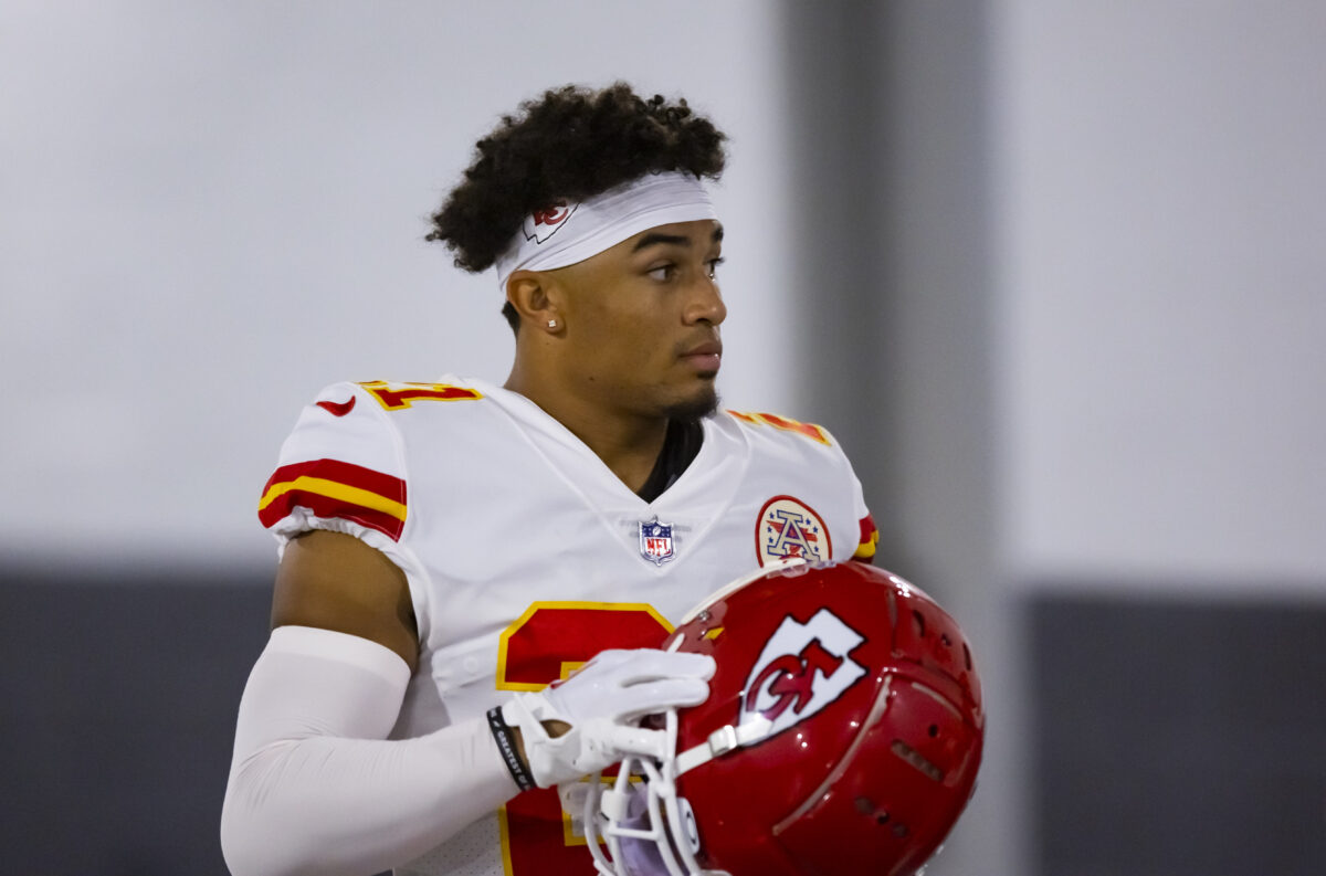 WATCH: Trent McDuffie signed autographs for fans at Chiefs camp