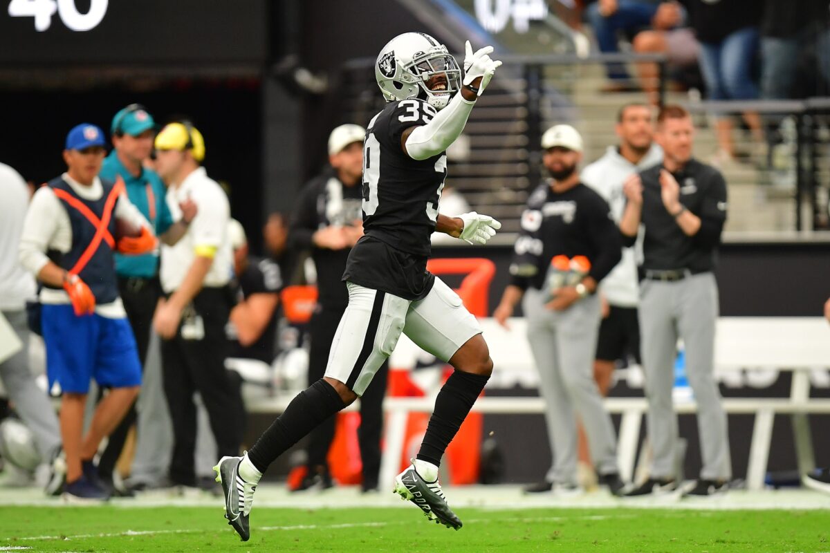 Raiders CB Nate Hobbs returns to practice after missing first week of training camp