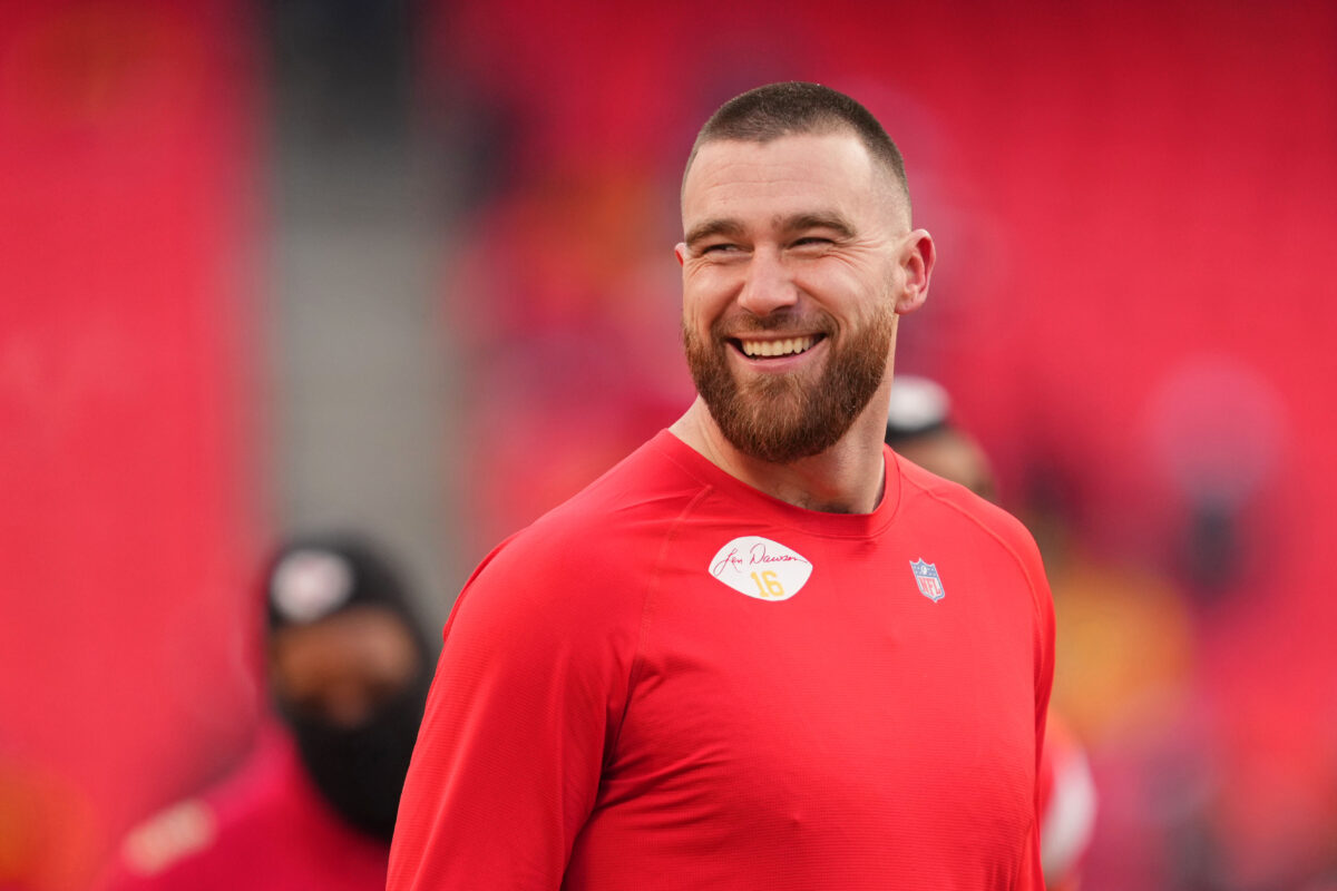 Donovan Smith praised Travis Kelce for his work with the Chiefs’ offensive line