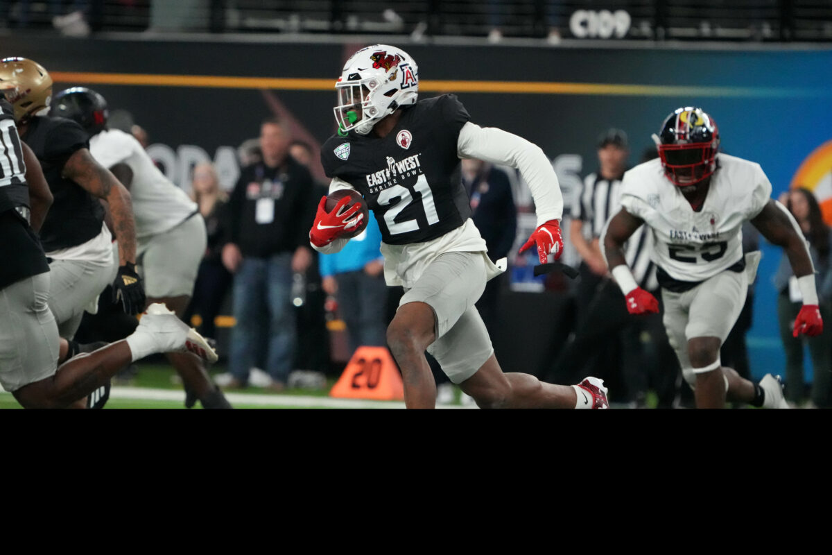 Chiefs rookie Nic Jones intercepts Patrick Mahomes during Tuesday practice