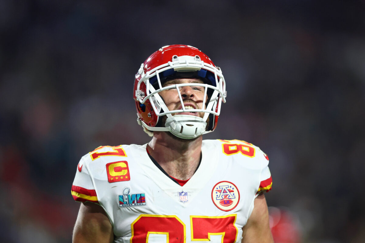 Chiefs TE Travis Kelce shot down in attempt to connect with Taylor Swift