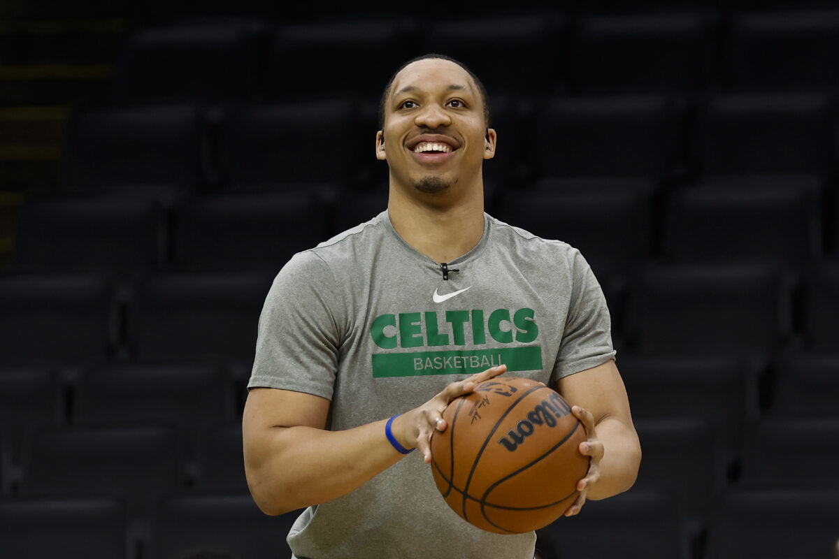 Charlotte Hornets strongly considering making an offer for Celtics forward