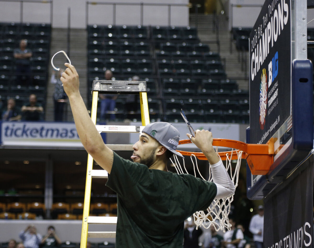 REPORT: Denzel Valentine signs one-year deal with reigning NBL champions