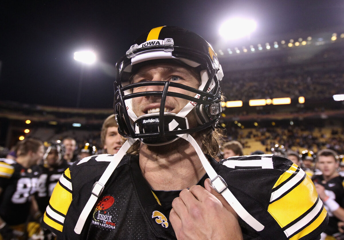 Iowa releases chill-inducing intro video featuring Ricky Stanzi
