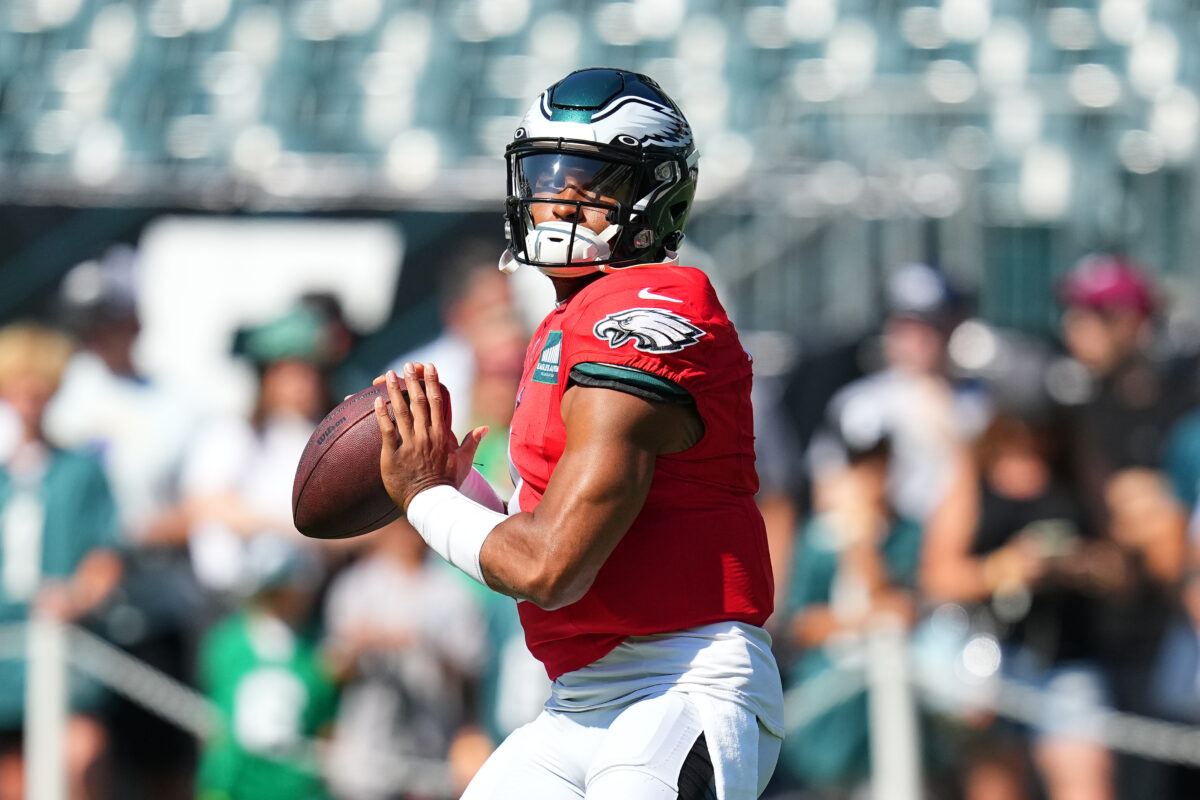 LOOK: Eagles’ QB Jalen Hurts puts pinpoint accuracy on display