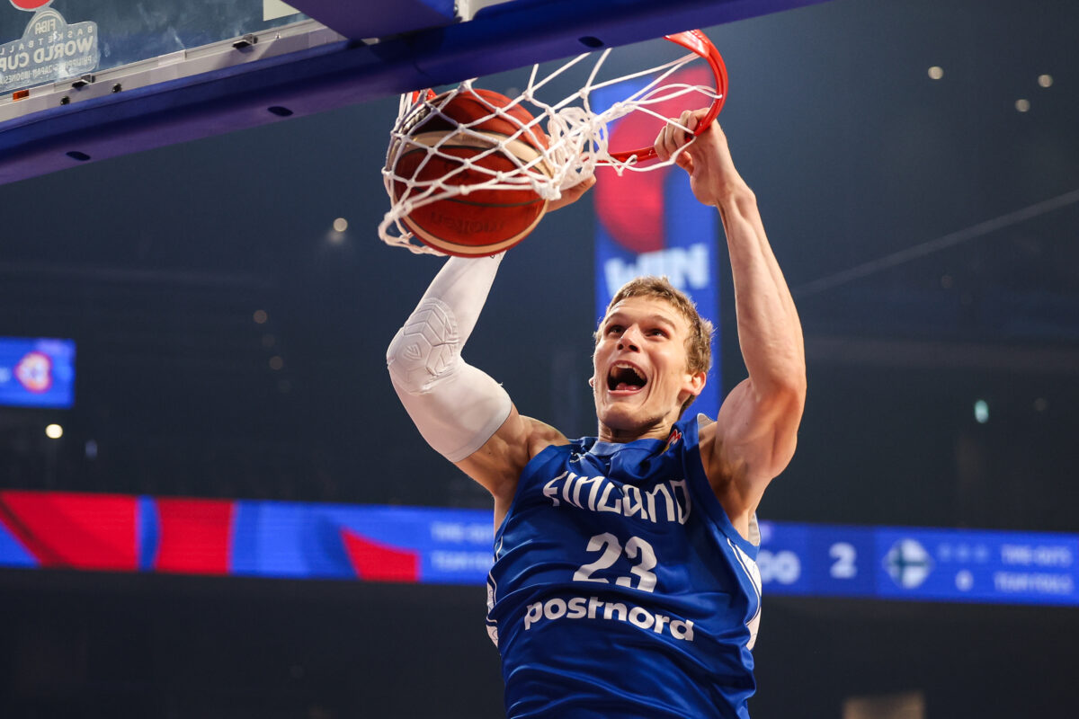 Lauri Markkanen dunks vs. Cape Verde and other pictures of the day at the World Cup