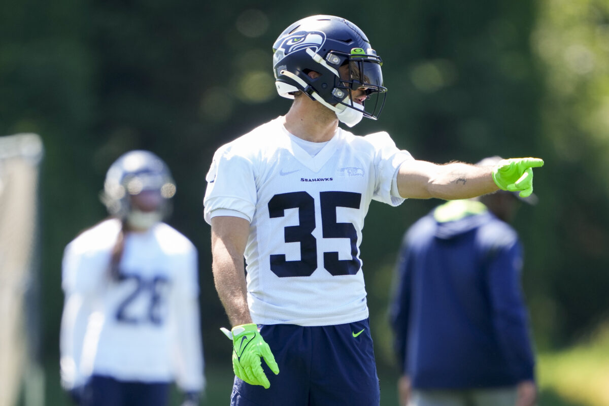 Seahawks safety Joey Blount carted off at training camp with back injury