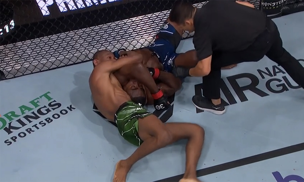 Video: Carlston Harris stuns Jeremiah Wells with anaconda choke at UFC on ESPN 50
