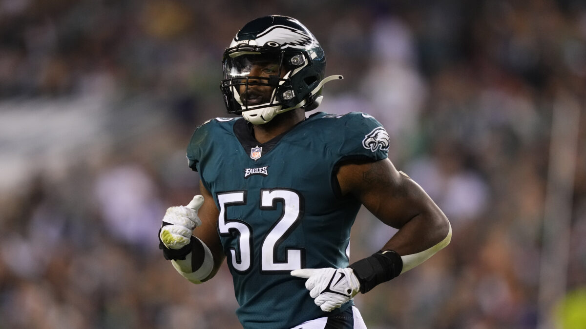 Former Eagles’ linebacker Davion Taylor signs with the Bears