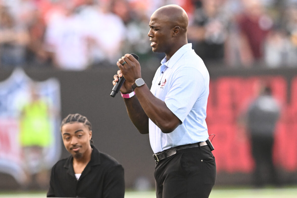 WATCH: DeMarcus Ware sings national anthem before Hall of Fame Game