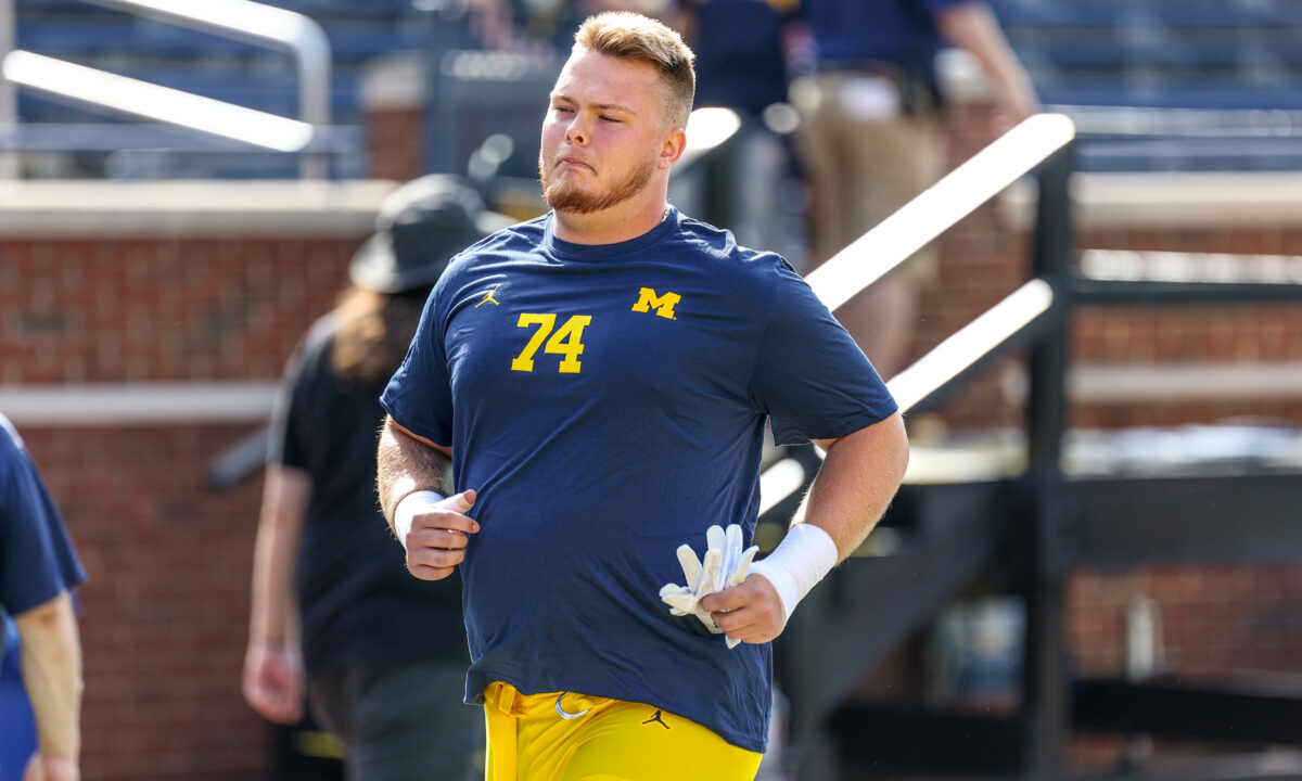 Michigan football offensive lineman acclimating to newfound position switch