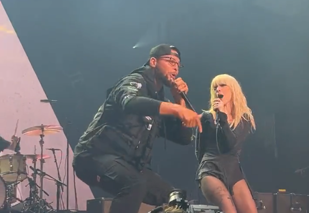 Steph Curry joined Paramore on stage and sang his heart out to Misery Business