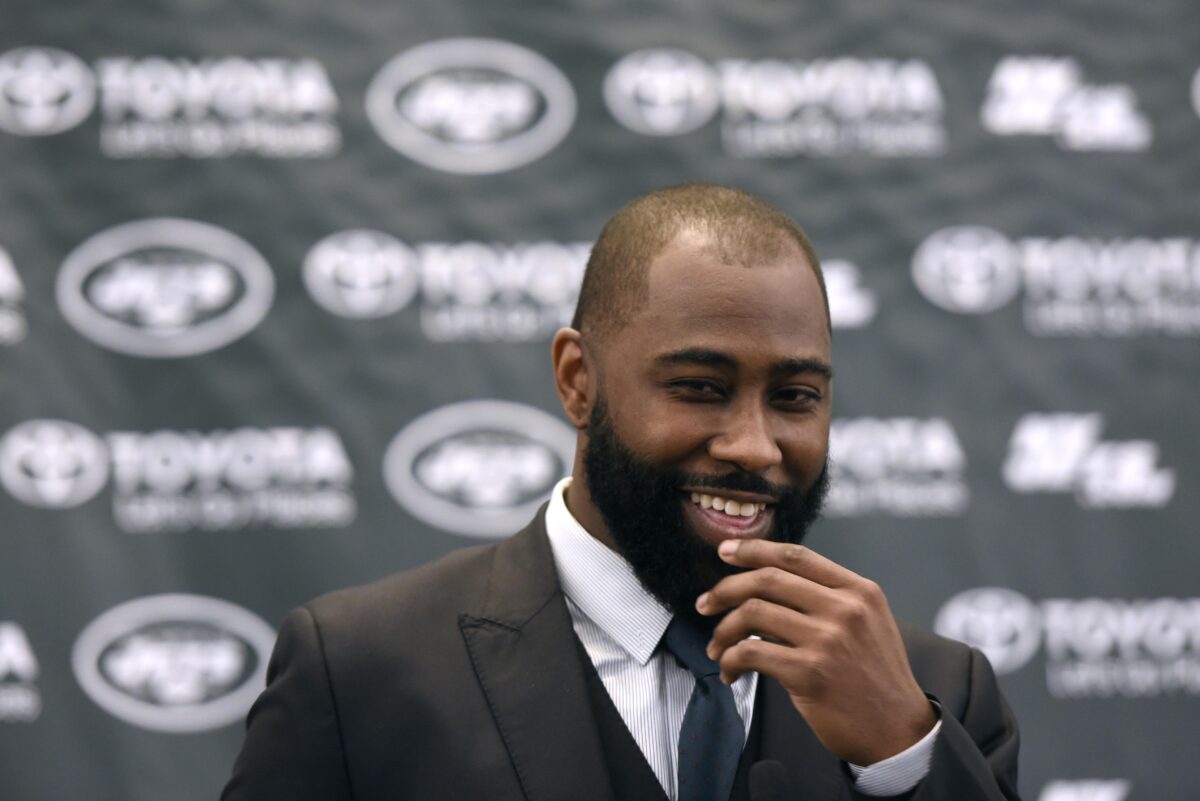 Watch: Darrelle Revis receives his Hall of Fame gold jacket