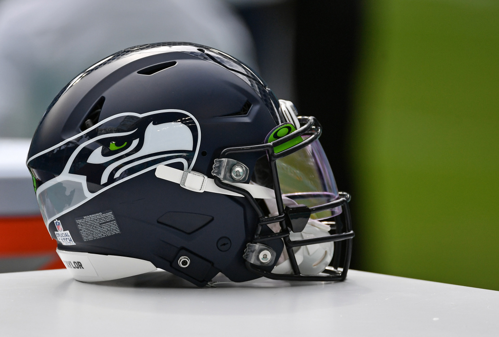 Three Seahawks defenders attempted to draw the team logo