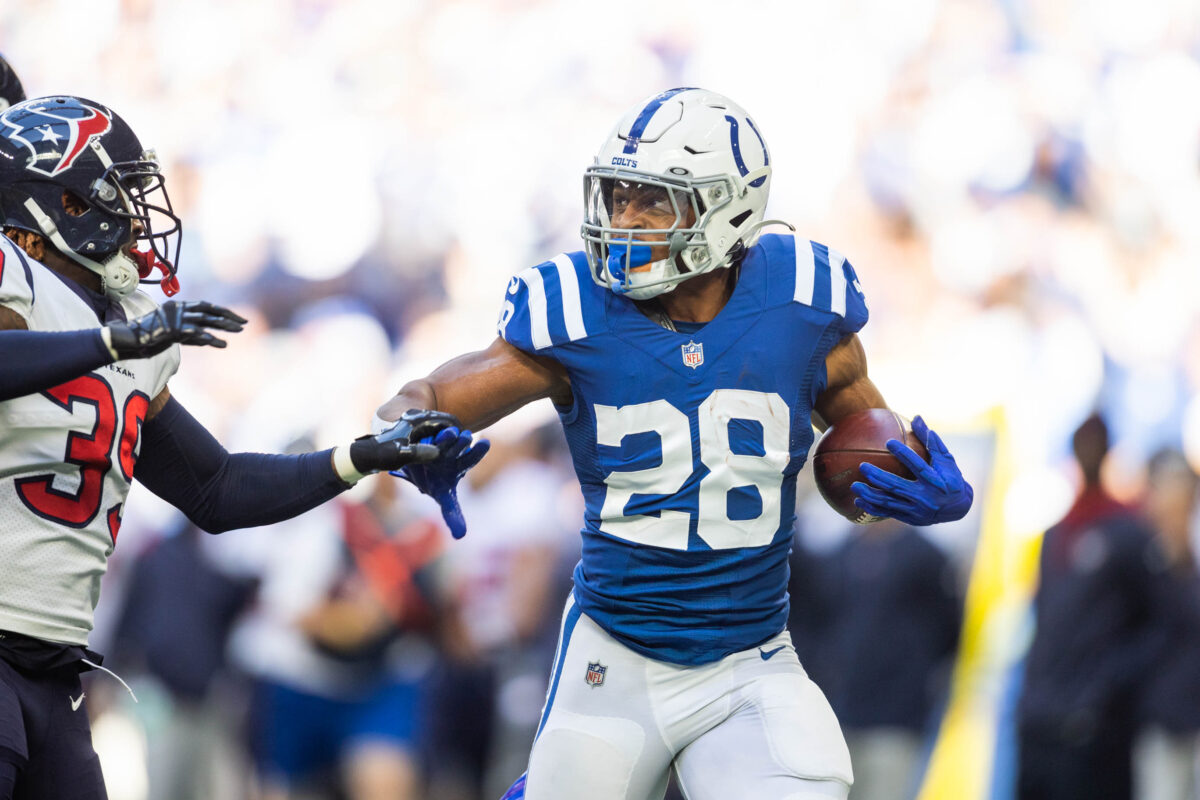 Adam Schefter says the Bears aren’t in on Colts RB Jonathan Taylor