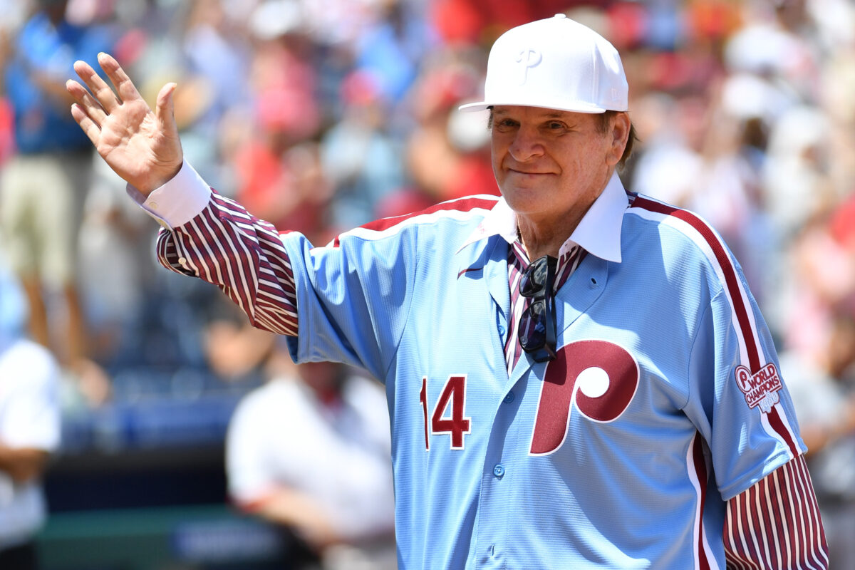 LOOK: Pete Rose spends time with the Alabama football team