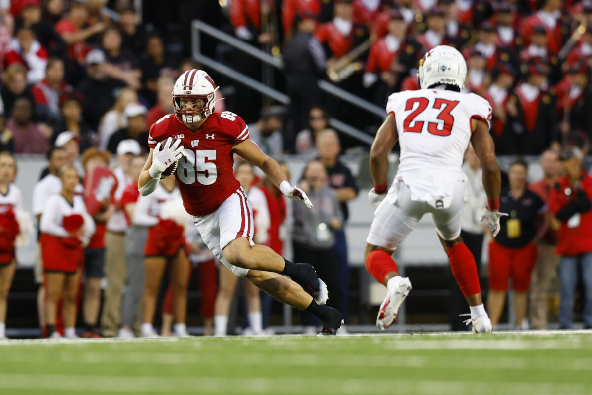 Two of Wisconsin’s top tight ends not listed on training camp roster