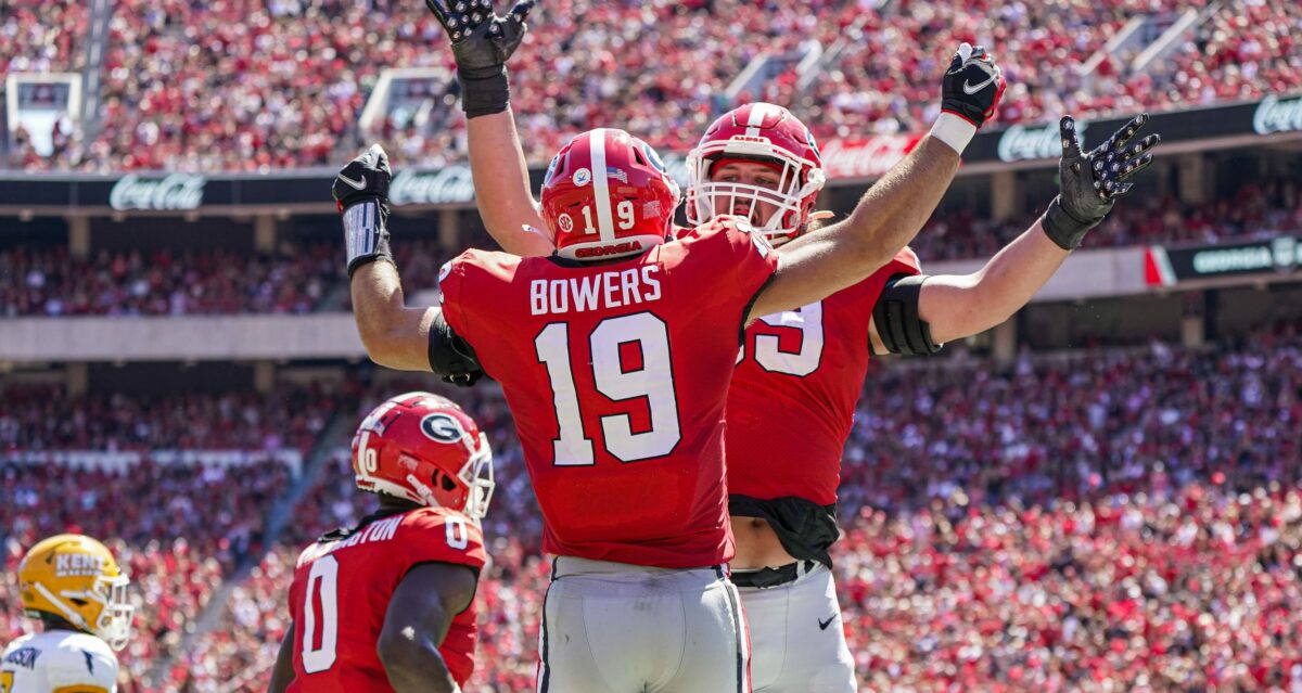 Star TE Brock Bowers making big impact on young Georgia TEs