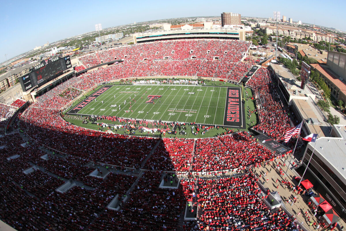 Texas Tech placing new turf in Lubbock ahead of Oregon Ducks game