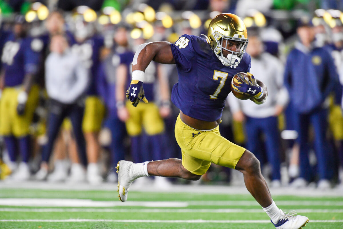 Social media reacts to Estime scoring first Notre Dame touchdown
