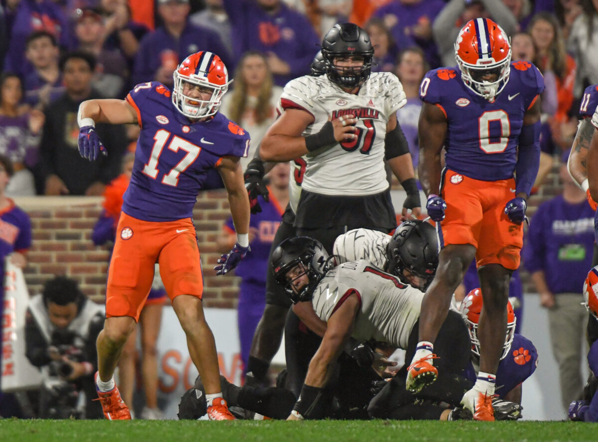 PFF ranks Clemson’s linebacker unit as No.1 in college football