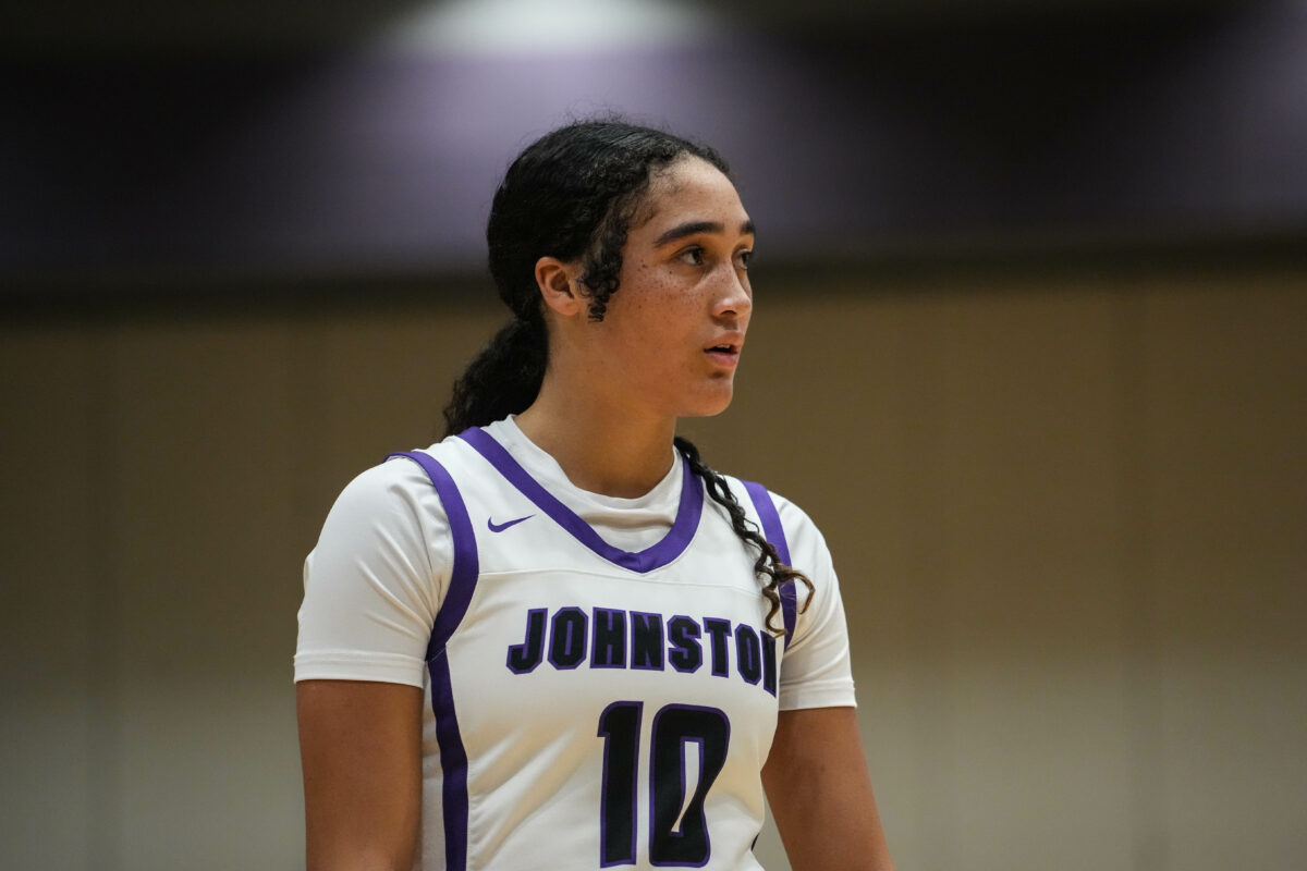Nebraska women’s basketball offers Iowa high school star