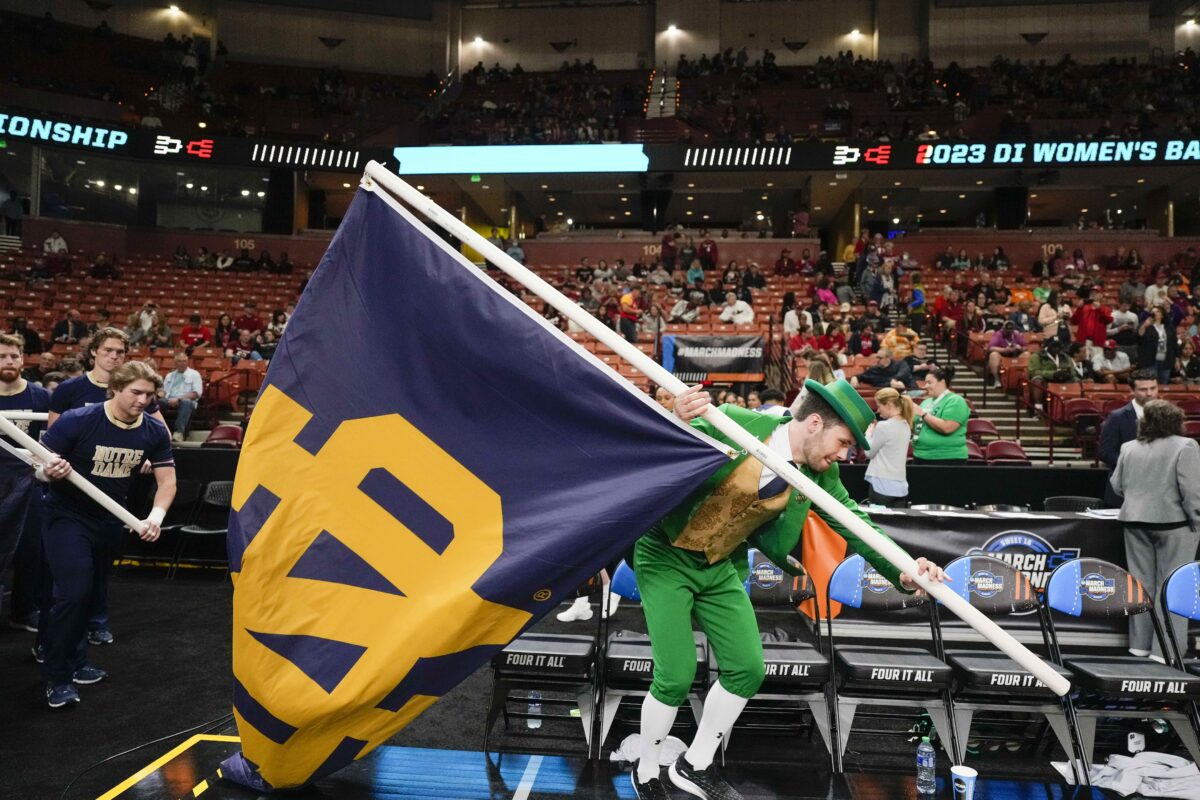 Son of LeBron James transferring to (a) Notre Dame