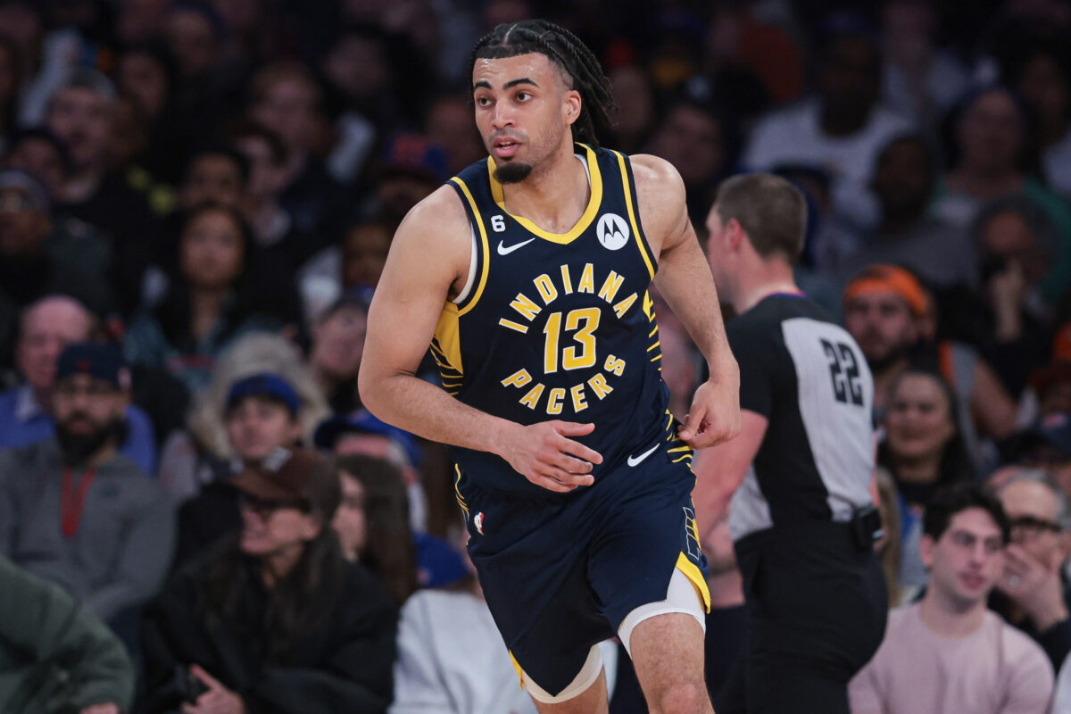 NBA champion Jordan Nwora stops by Bills training camp